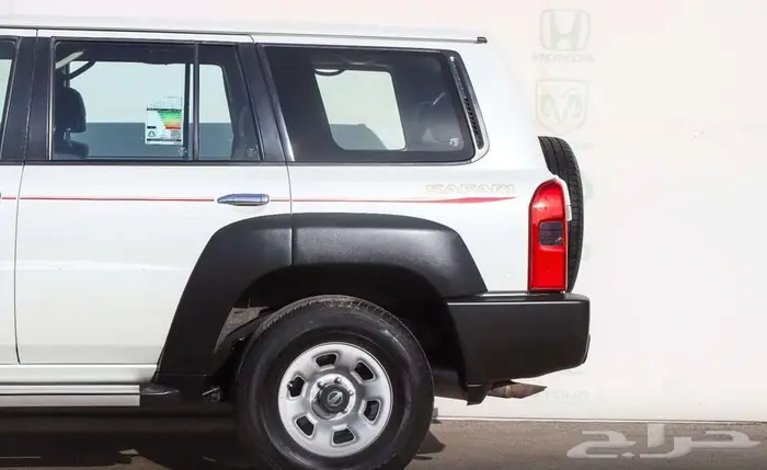 نيسان فتك 4ابواب موديل 2021 3