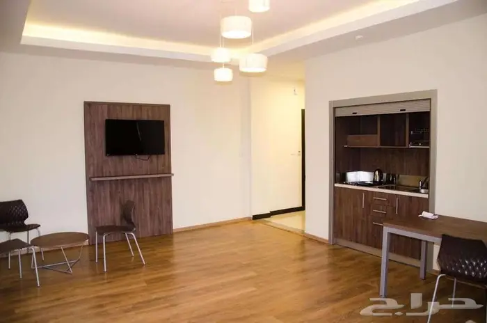 خبرة تنفيذية في صناعة الأثاث الفندقي 13