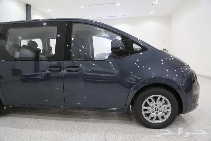 هيونداي ستاريا 2025 FWD 9 راكب ب 125350 بالضريبة 3