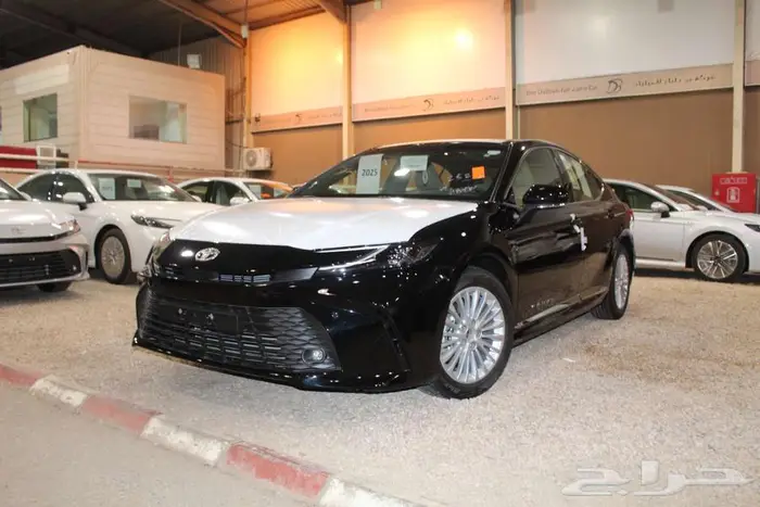 تويوتا كامري LE بنزين 2025 1
