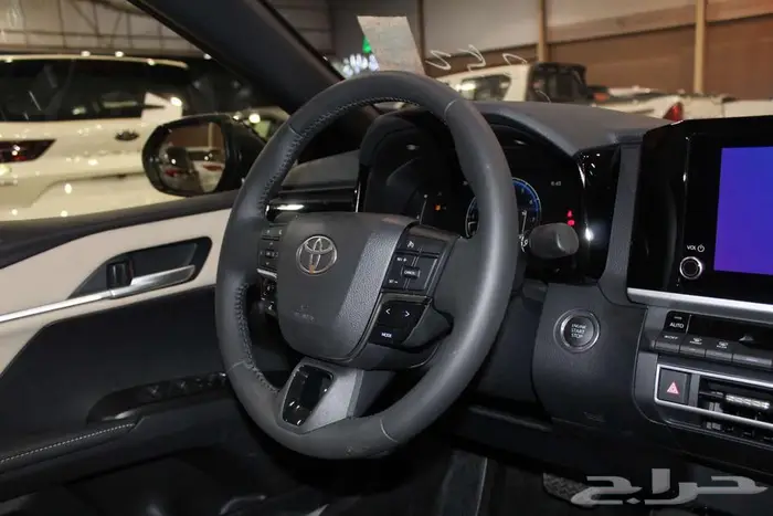 تويوتا كامري LE بنزين 2025 8