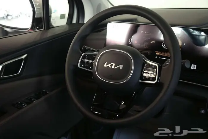 كيا كارنفال GL 2025 رفاهية مطلقة وأداء مميز 7