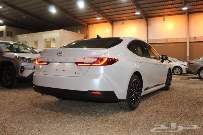 تويوتا كامري LE هايبرد 2025 4