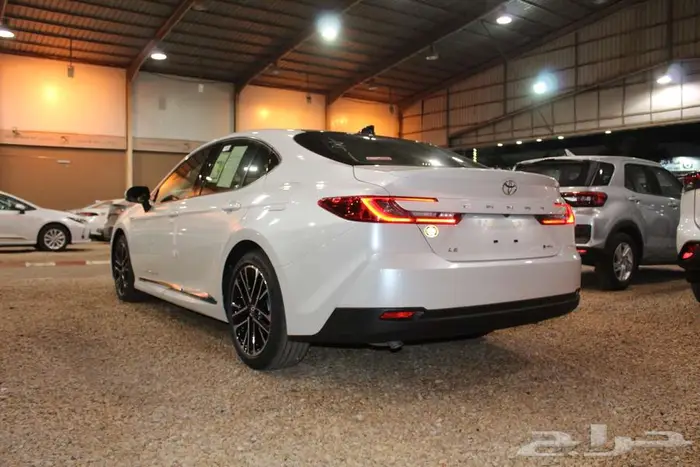 تويوتا كامري LE هايبرد 2025 3