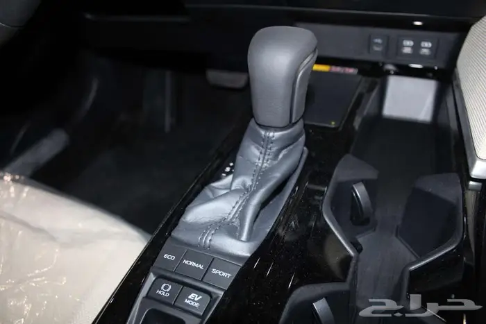 تويوتا كامري LE هايبرد 2025 14