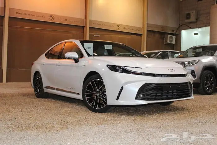 تويوتا كامري LE هايبرد 2025 2