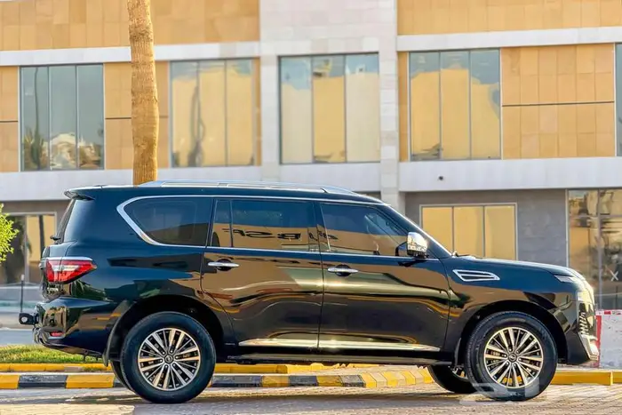 نيسان باترول بلاتينيوم V6 2021 اسود سعودي 2