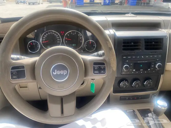 جي شيروكي ليبرتي 2012 V6 2