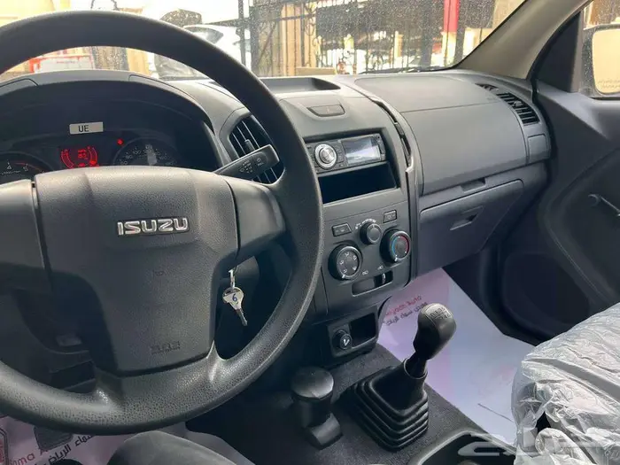 ايسوزو دي ماكس غمارتين ستاندرد موديل 2025 صادر لوحات اقل سعر 3