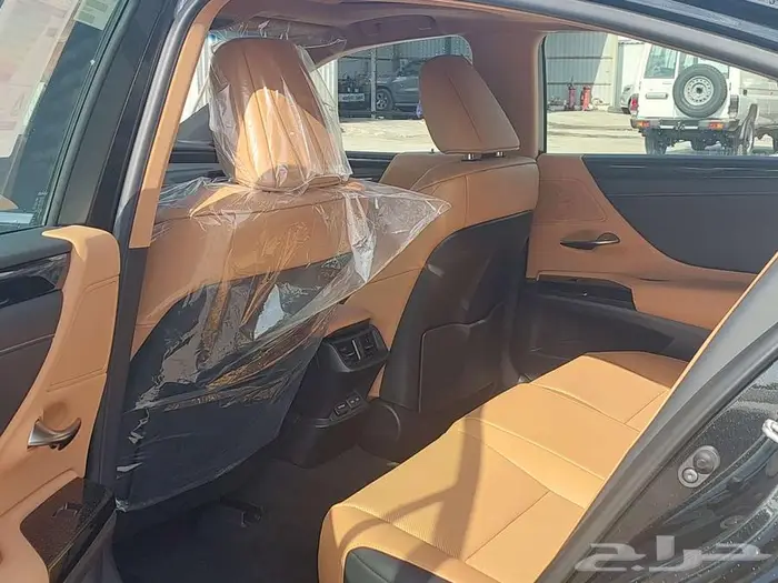 لكزس سيدان ES250 AA بنزين 2025 سعودي 6