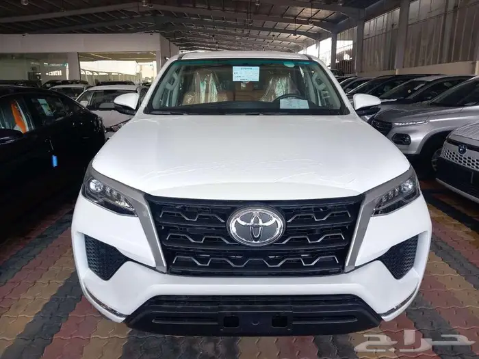 تويوتا فورتشنر GX بنزين بدون دبل أبيض 2025 1