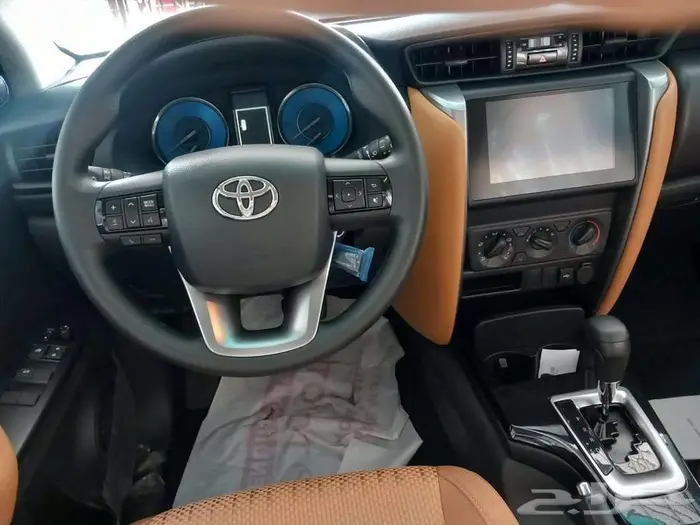 تويوتا فورتشنر GX بنزين بدون دبل أبيض 2025 4