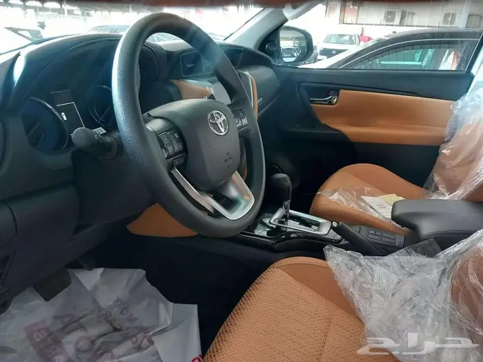 تويوتا فورتشنر GX بنزين بدون دبل أبيض 2025 5