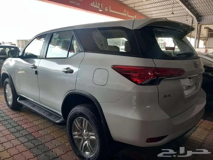 تويوتا فورتشنر GX بنزين بدون دبل أبيض 2025 2