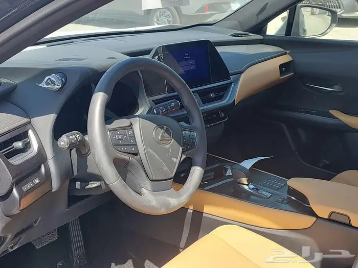 لكزس UX300 H AH هايبرد 2024 سعودي 3