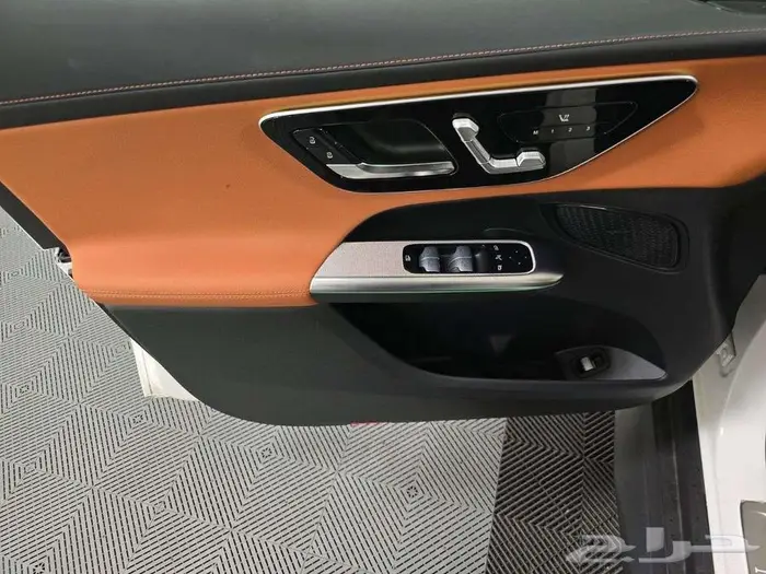 MERCEDES GLC 300 4MATIC - 2025 - 9.600KM 10