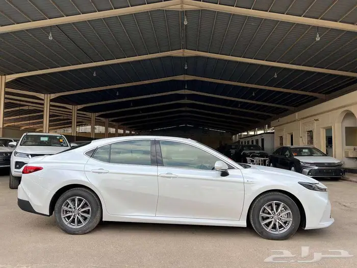 كامري أستاندر E هايبرد 2025 متاح اقساط و كاش 2