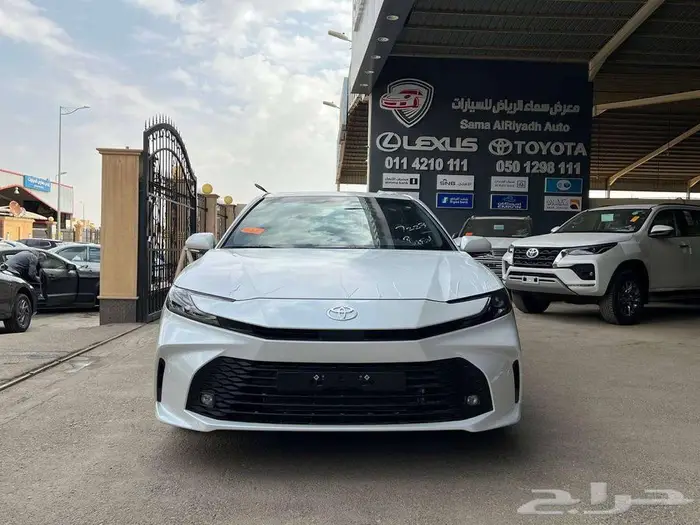 كامري أستاندر E هايبرد 2025 متاح اقساط و كاش 1