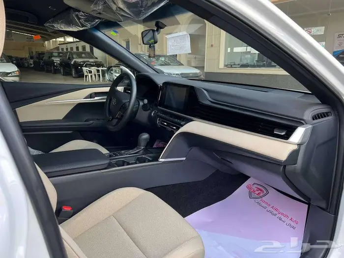 كامري أستاندر E هايبرد 2025 متاح اقساط و كاش 4