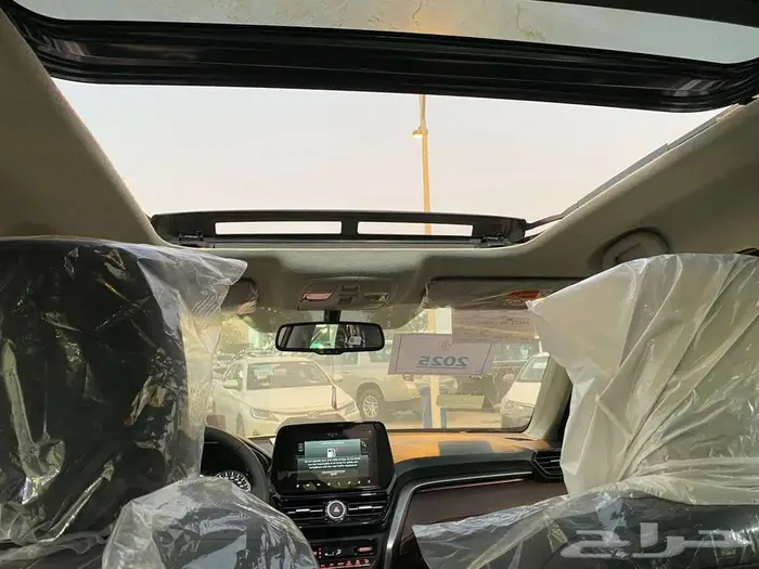 تويوتا اوربان كروزر 2025 4 كاميرات محيطية فتحة سقف بانوراما 11