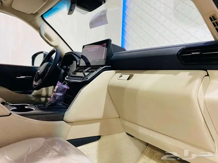 لاندكروزر VXR فل كامل موديل 2022 24