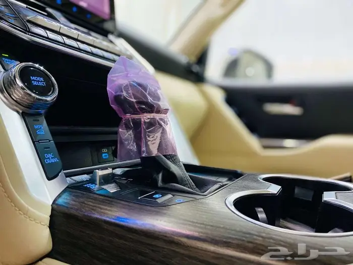 لاندكروزر VXR فل كامل موديل 2022 29