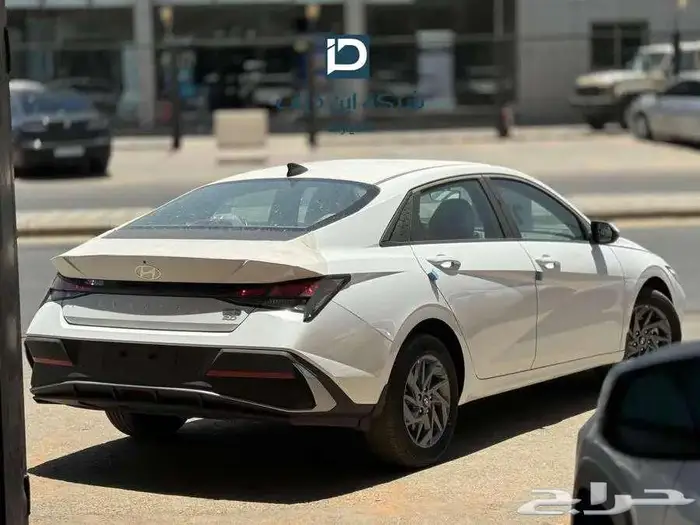 هيونداي اللنترا سمارت 2026 خليجي لدى شركة ابن ذياب للسيارات 1