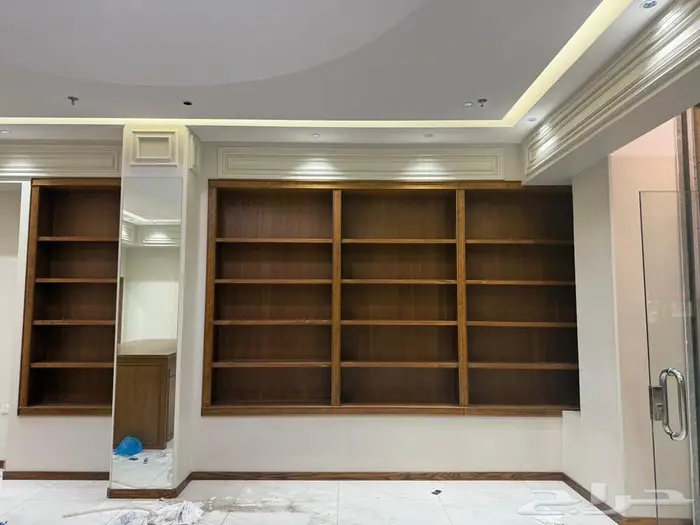 ارفف محل خياطه خشب للبيع مع طاولة قص 8