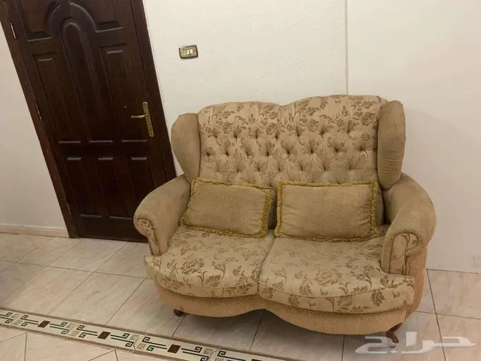 للبيع طقم كنب كلاسيكي تفصيل ثمانية أشخاص. 0