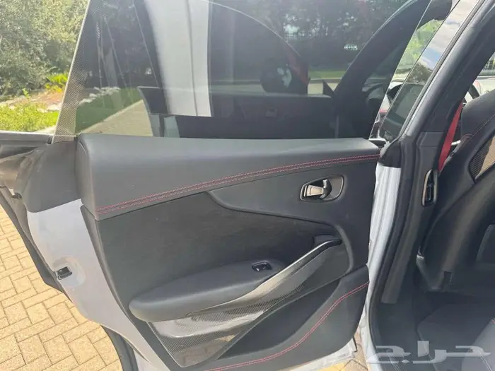 استون مارتن DBX 2022 بسعر 583 الف واصل للبيت 18