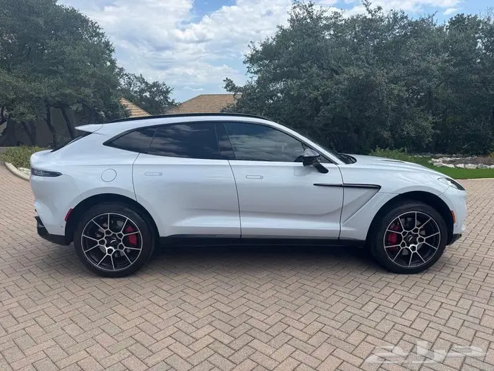 استون مارتن DBX 2022 بسعر 583 الف واصل للبيت 5