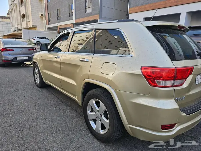 قراند شيروكي ليمتد 2011 1