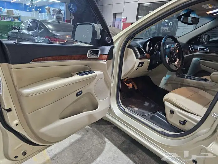 قراند شيروكي ليمتد 2011 8