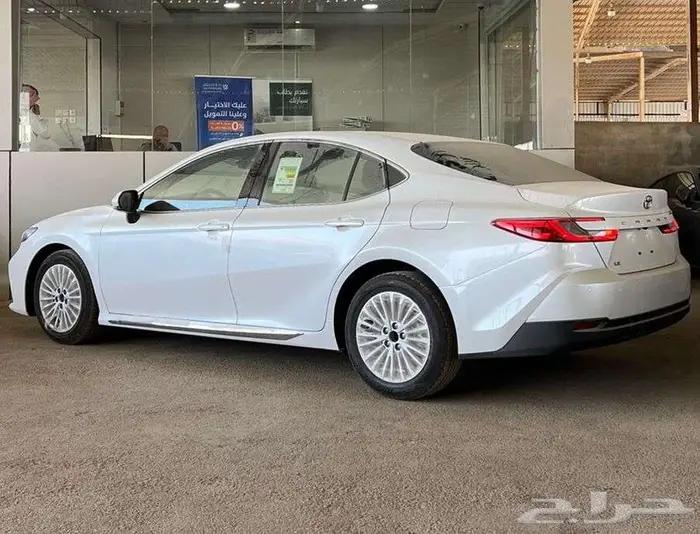 كامري LE بنزين خليجي 2025 لون لؤلؤي لدى الفريدي 2