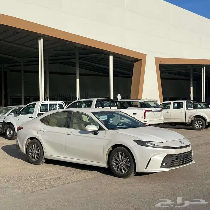 تويوتا كامري E بنزين 2025 - كاش و أقساط 10