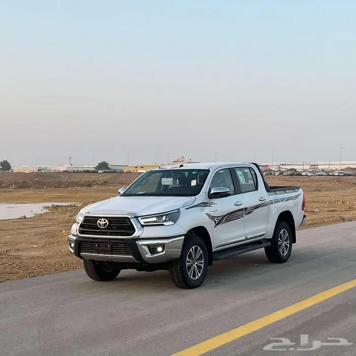 تويوتا هايلوكس S-GLX بنزين 2025 - كاش و أقساط 0