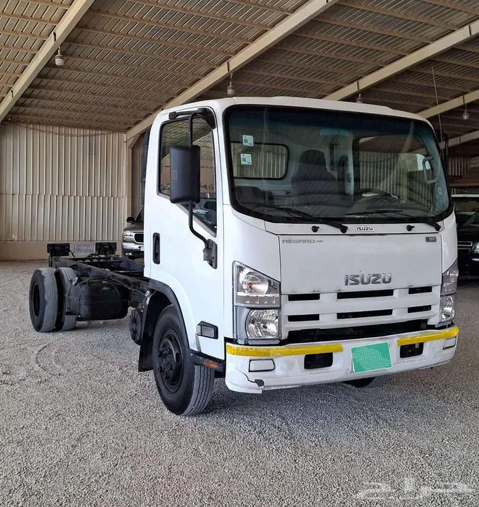 ايسوزو دينا 5 متر قير عادي 2013 2