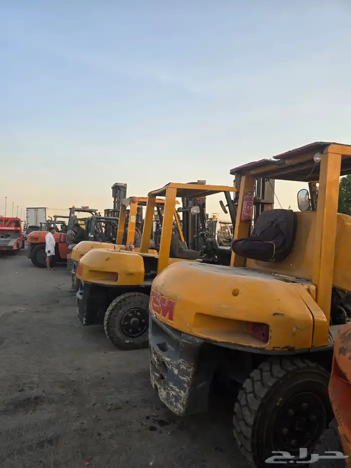 رافعة شوكية فوركلفت رافعات شوكية للأيجار اليومي والشهري 6