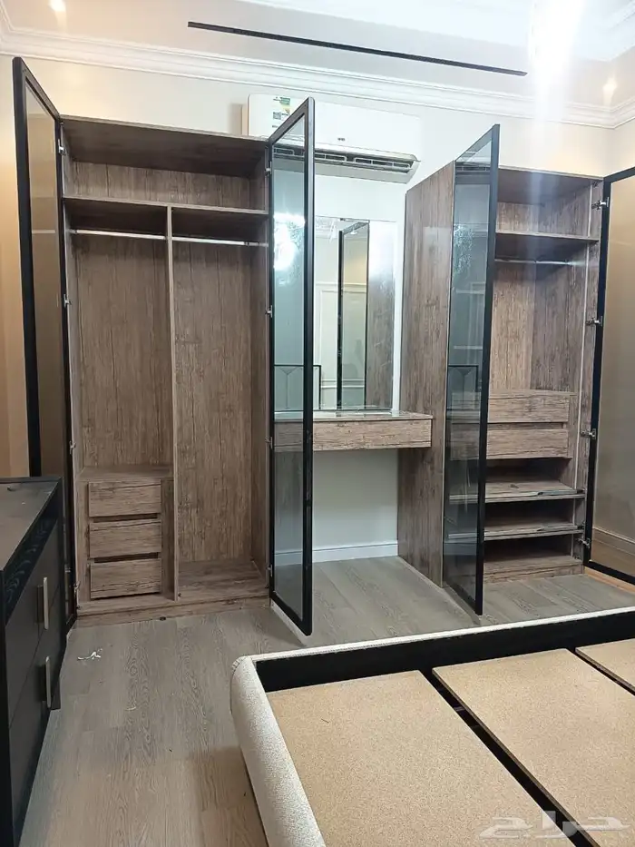 دكور شاشة و دواليب حسب التصميم 1