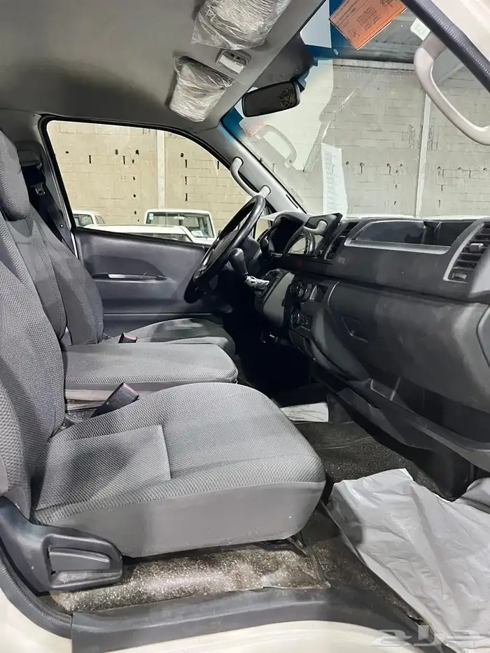 باص تويوتا 15 راكب موديل 2014 بنزين 6