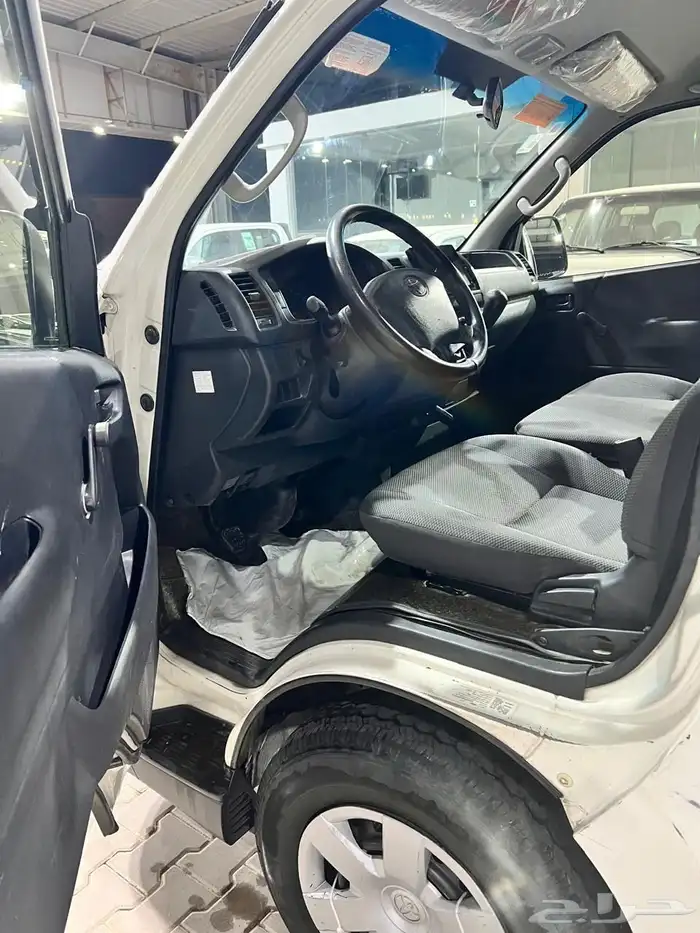 باص تويوتا 15 راكب موديل 2014 بنزين 2