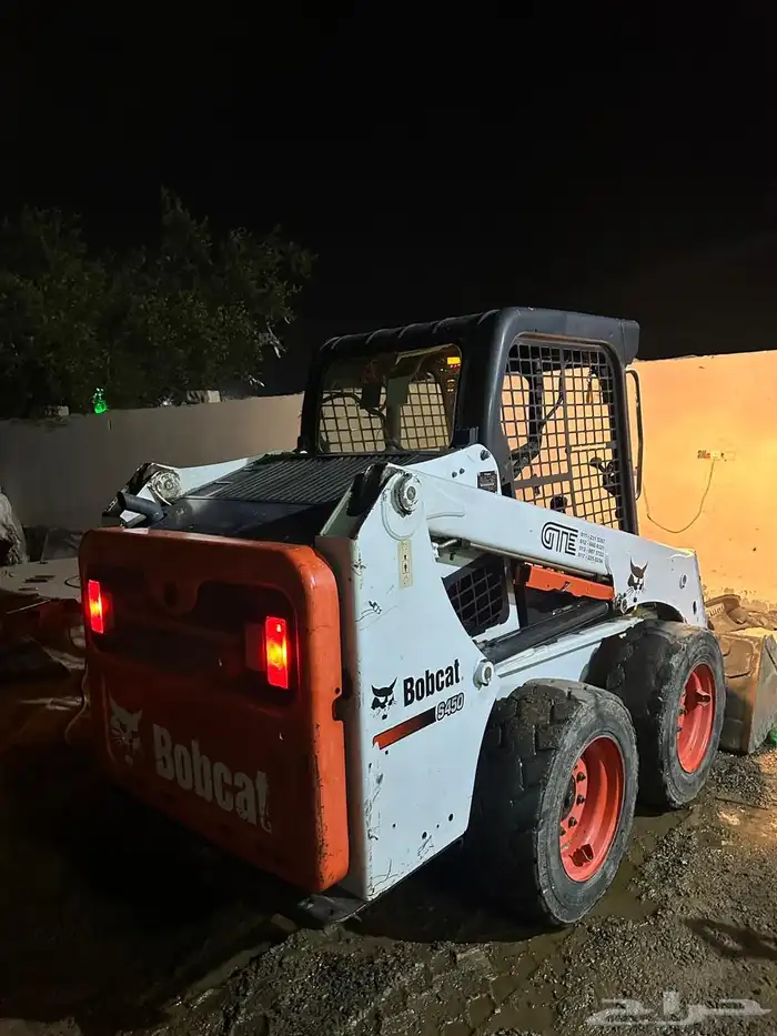 بوكلين ميني صغير للايجار اليومي والشهري قلاب للإيجار بوبكات 11