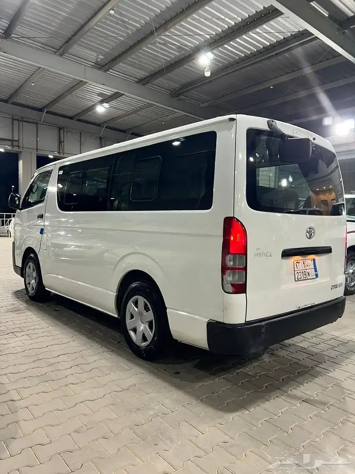 باص تويوتا 15 راكب موديل 2014 بنزين 4