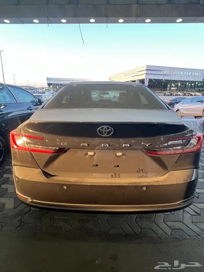 تويوتا كامري 2025 E بنزين بالنقد والتقسيط 4