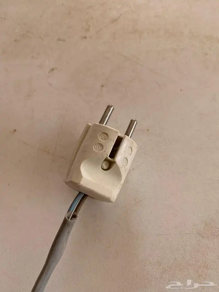 مجموعة اغراض مستعمله ثلاجة وسرير حديد البيع كامل 9