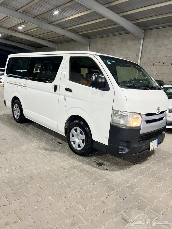 باص تويوتا 15 راكب موديل 2014 بنزين 13