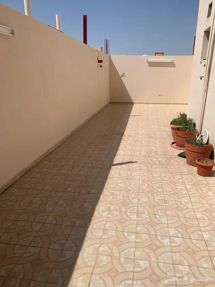 شقة مع سطح للإيجار في الطايف حي الوسام 3