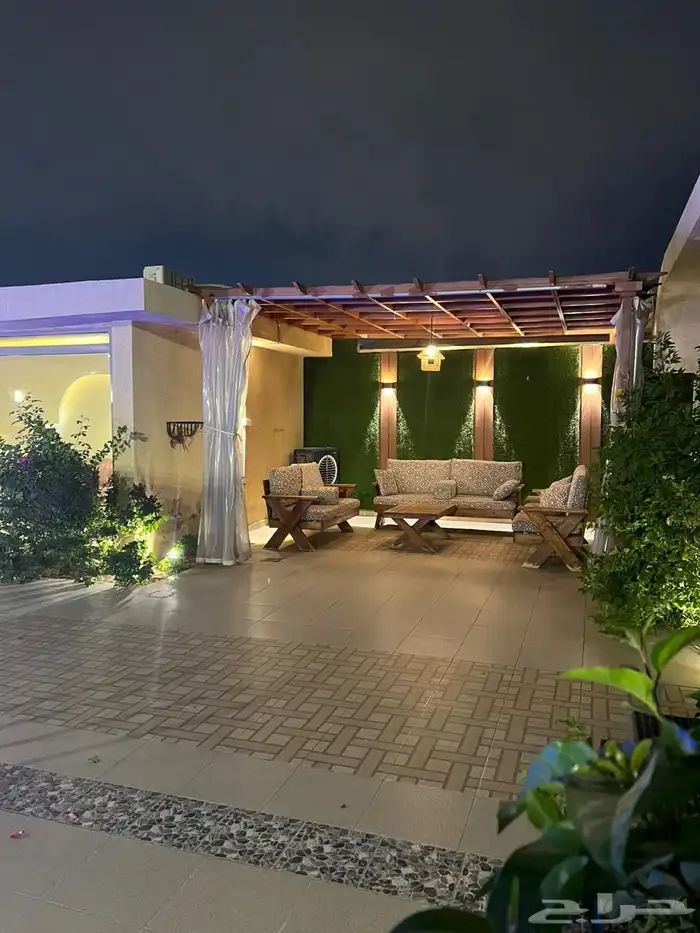 للايجار السنوي شاليه مودرن بحي الرمال 1