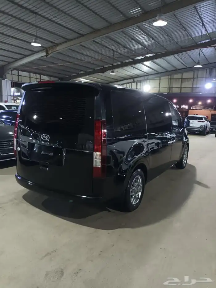 هيونداي ستاريا اسود 2023 ديزل بطاقة جمركية وارد كوريا 4