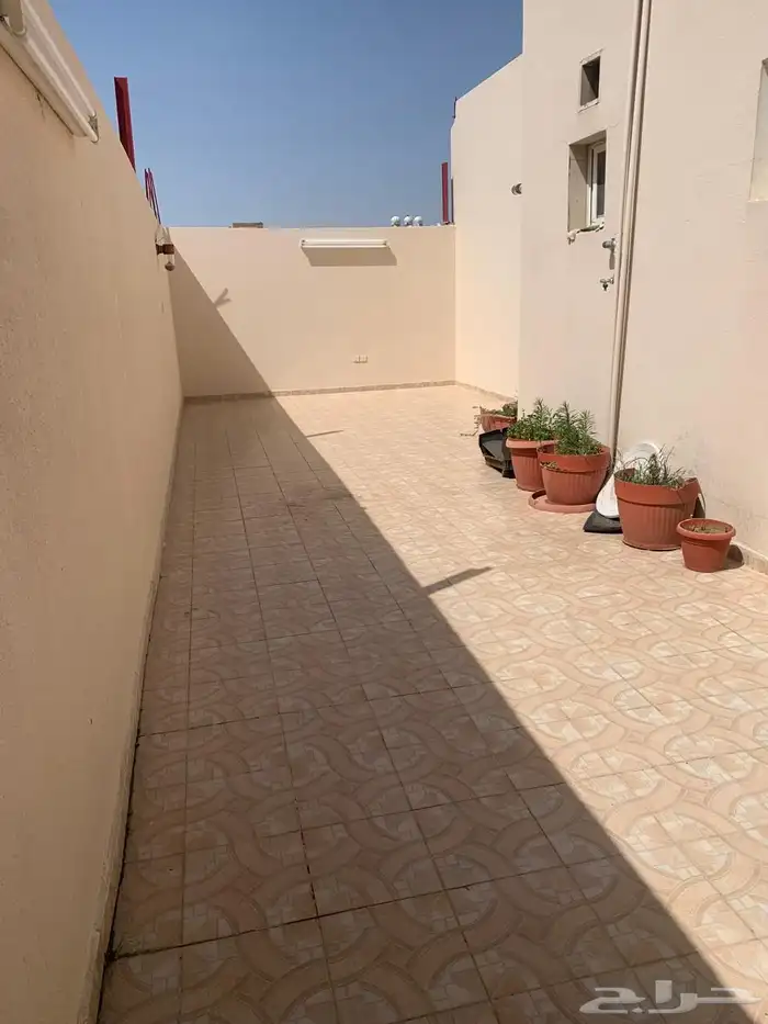 شقة مع سطح للإيجار في الطايف حي الوسام 4